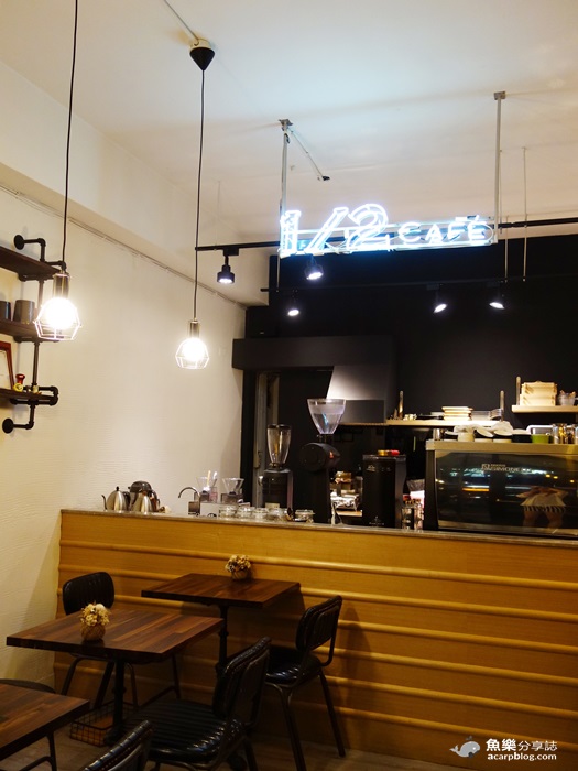 【台北松山】1/2 CAFE/不限時咖啡廳/免費wifi 插座